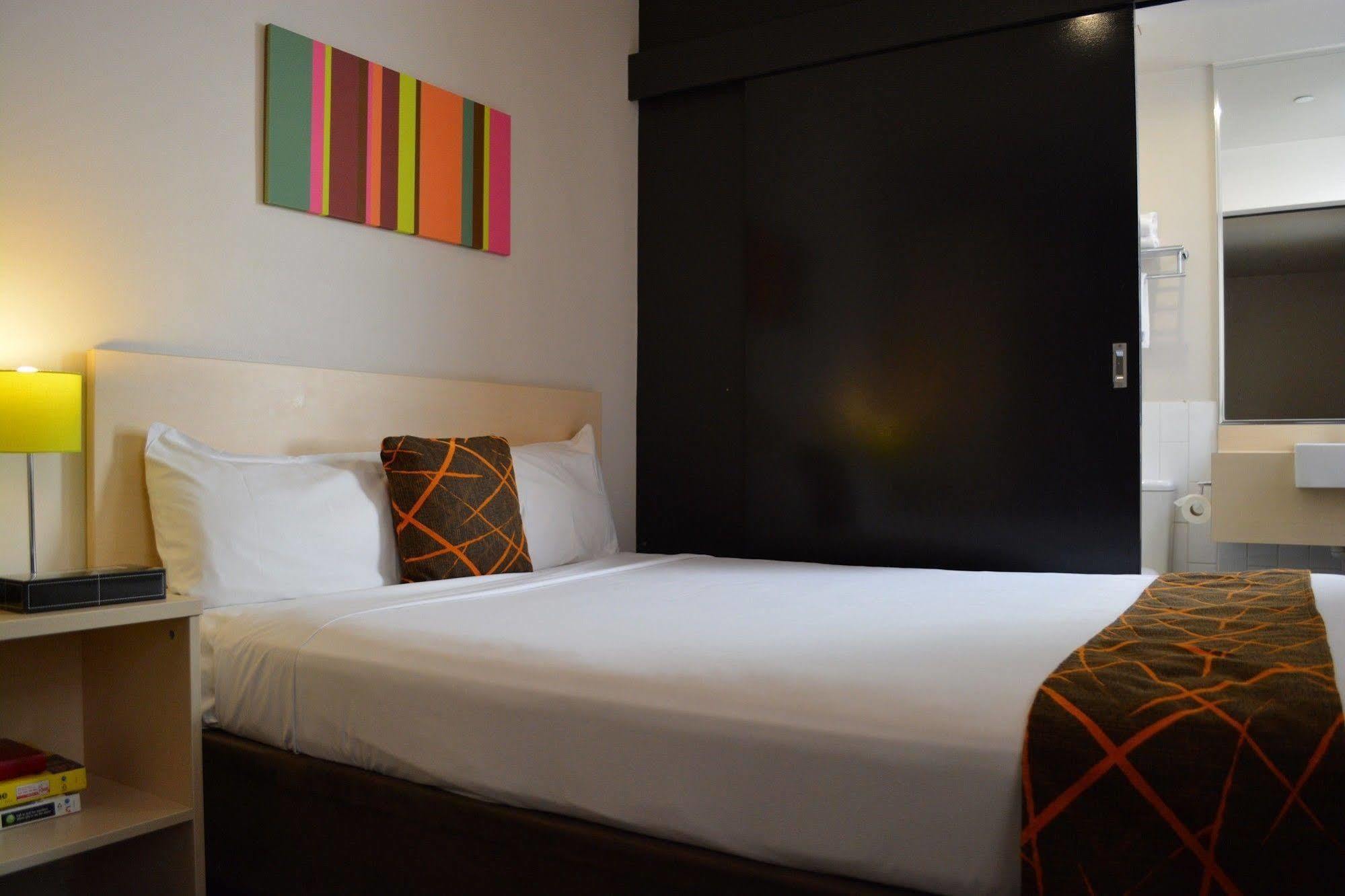 Ibis Styles Kingsgate Hotel Мелбърн Екстериор снимка
